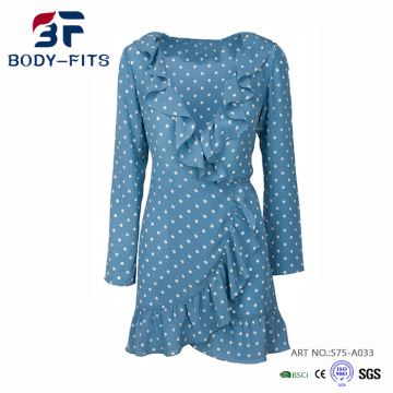 Polka Dot Ruffle Dress mit V-Ausschnitt